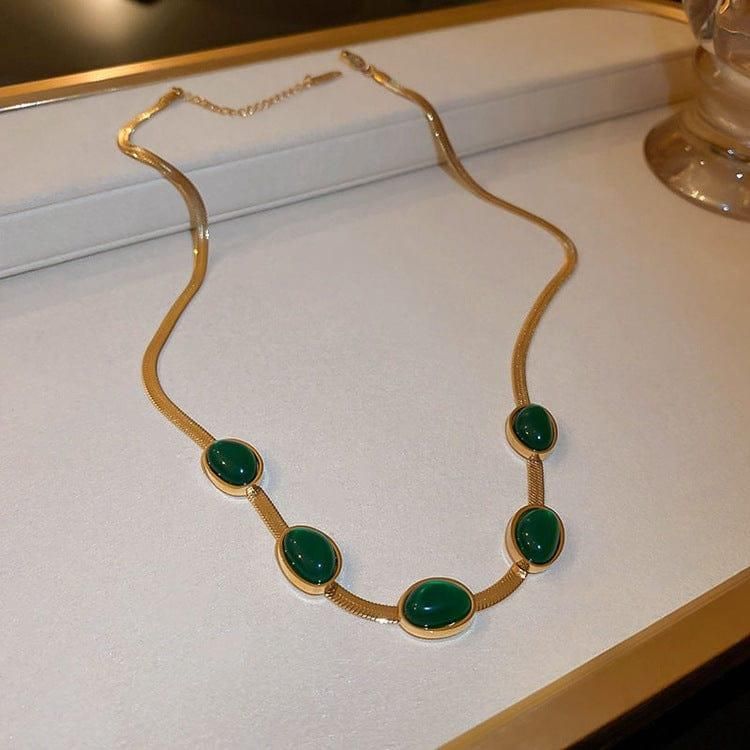 A Oval Green Crystal Pendant Necklace Set With Bracelet